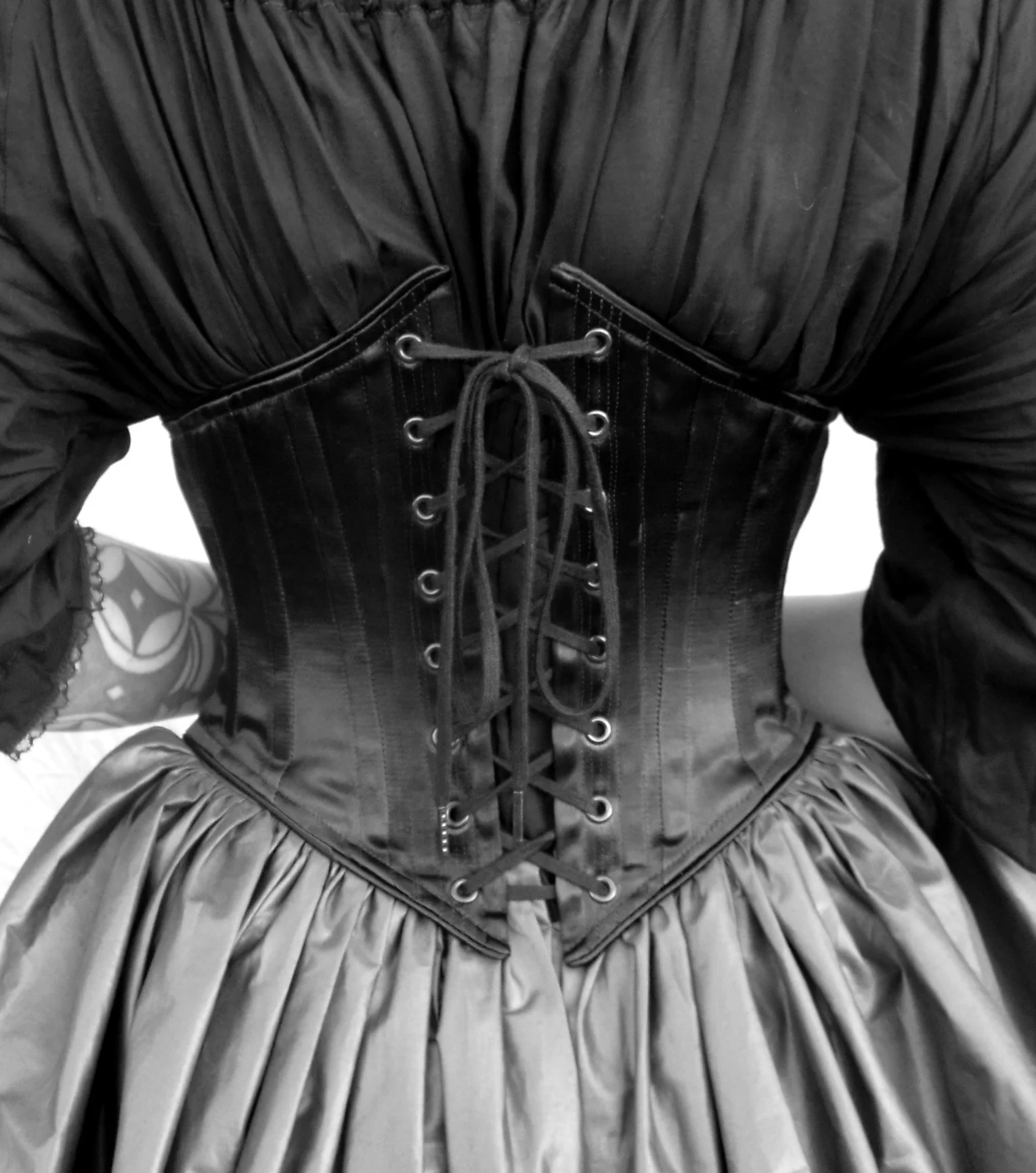 リーマドンナ　プリンセス Madonna Lilly — Period Corsets